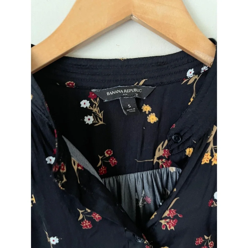 Banana Republic Womens Small Black Floral Puff Sleeve Button Front Blouse Top